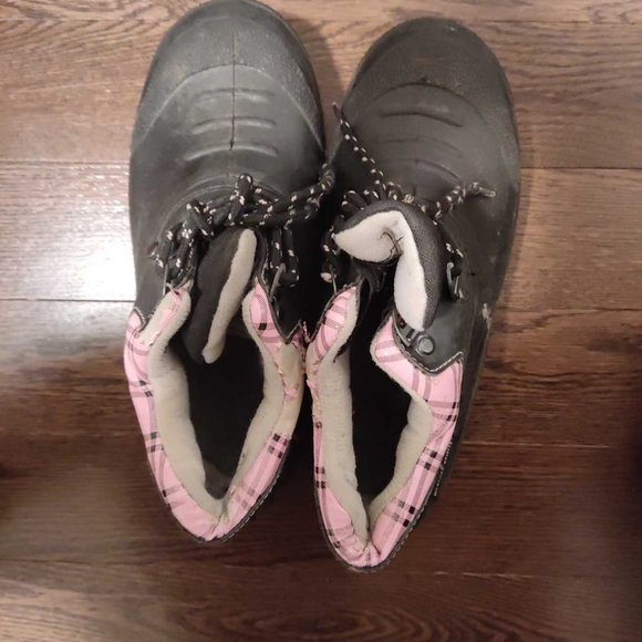 Boots - Picture 2 of 3